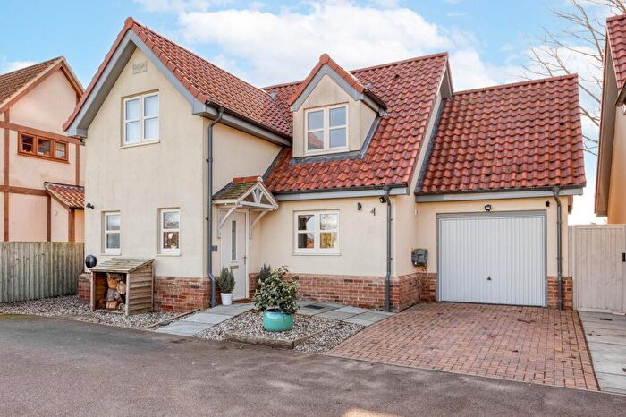 3 Bedroom Detached House For Sale In Horseshoe Close, Dunton, SG18