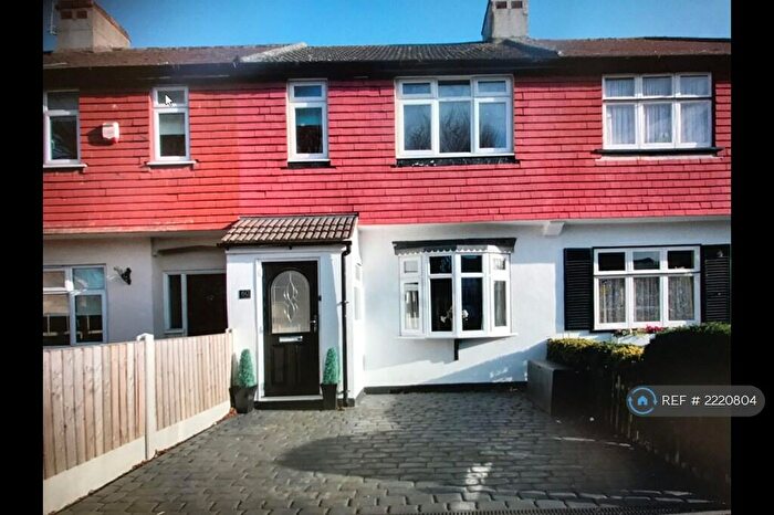 3 Bedroom Terraced House To Rent In Avenue Road, Romford, RM3