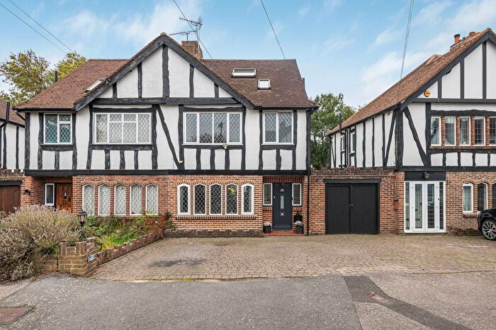 4 Bedroom Semi-detached House For Sale In Court Avenue, Coulsdon, CR5