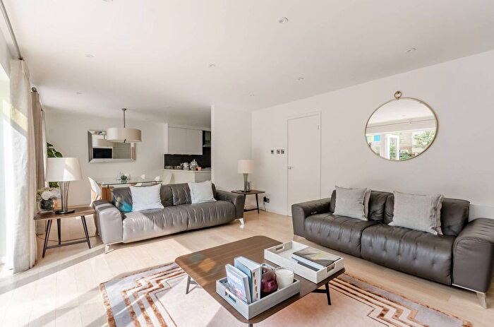 3 Bedroom Property To Rent In Oak Park Gardens, Southfields, London, SW19