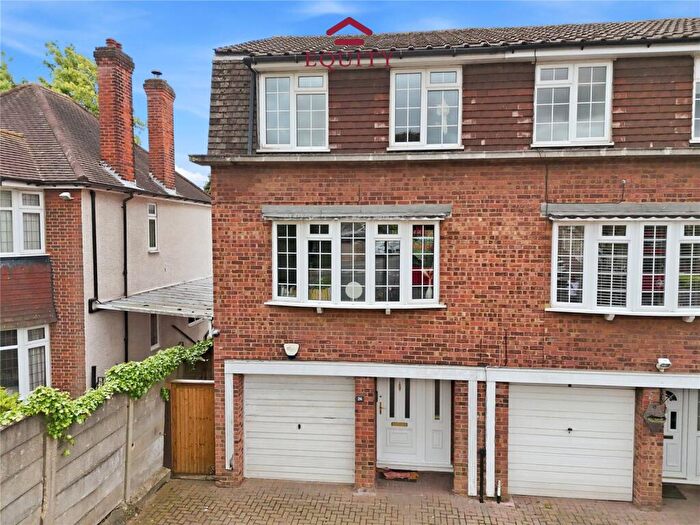 3 Bedroom End Of Terrace House For Sale In Slades Hill, Enfield, EN2