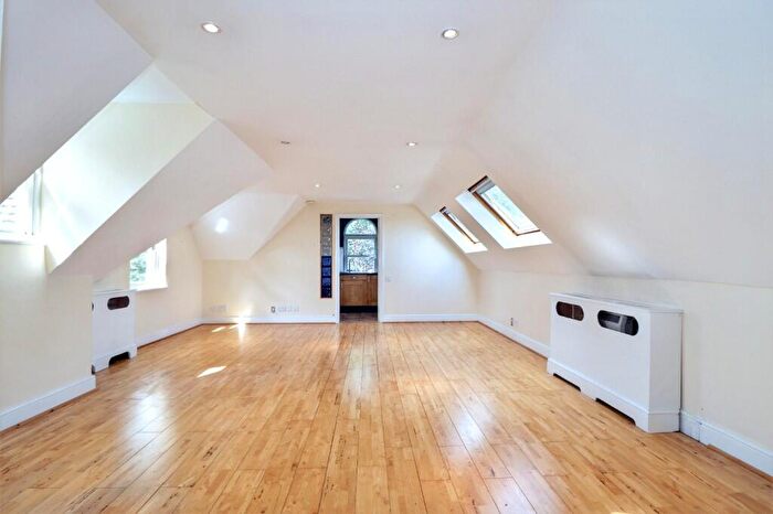 2 Bedroom Penthouse To Rent In Westcar Lane, Walton-On-Thames, Surrey, KT12