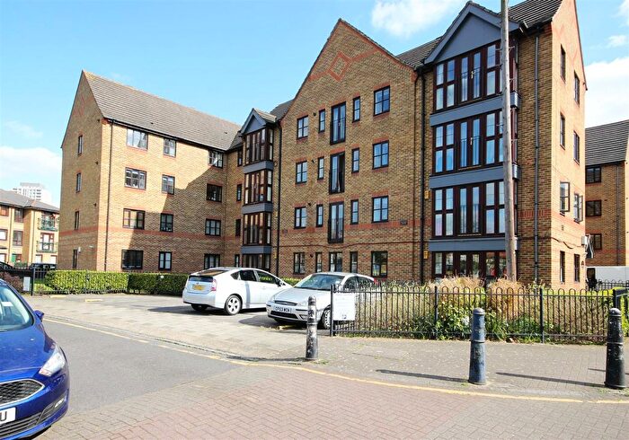 1 Bedroom Property To Rent In Wellington Way, London, E3