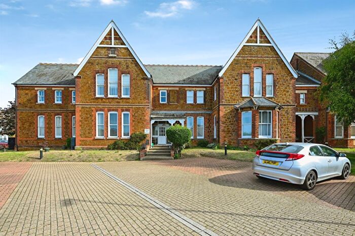 2 Bedroom Flat For Sale In Valentine Road, Hunstanton, PE36
