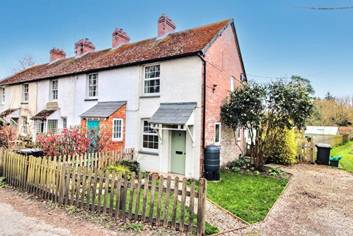 3 Bedroom End Of Terrace House For Sale In Benson Holme, Reading, RG7