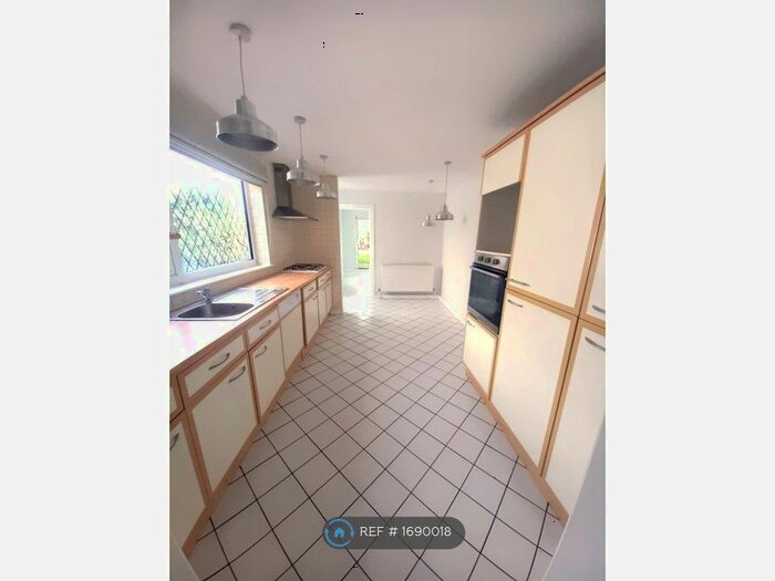 3 Bedroom Semi-Detached House To Rent In Long Lane, Southport, PR9