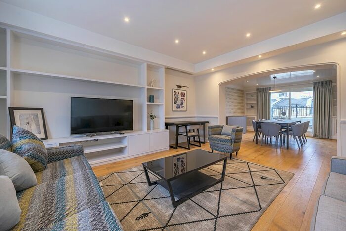 3 Bedroom Flat To Rent In Chesham Place, London, SW1X