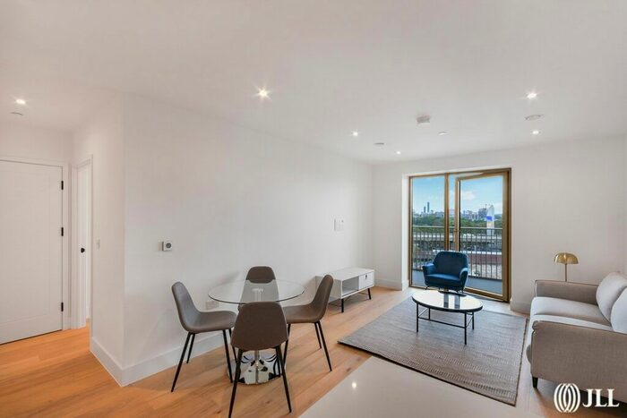 1 Bedroom Flat To Rent In Capital Interchange Way, Brentford, TW8