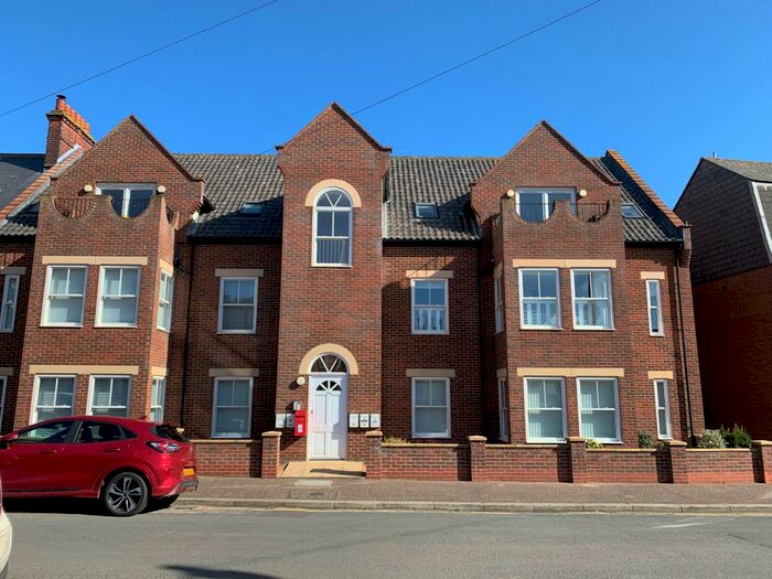 2 Bedroom Flat To Rent In Cabbell Road, Cromer, NR27