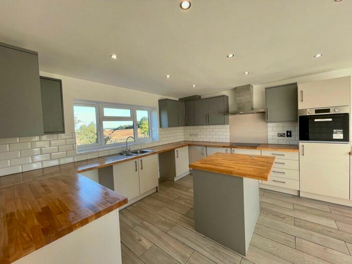 4 Bedroom Detached House For Sale In Shop Lane, Leckhampstead, Berkshire, RG20