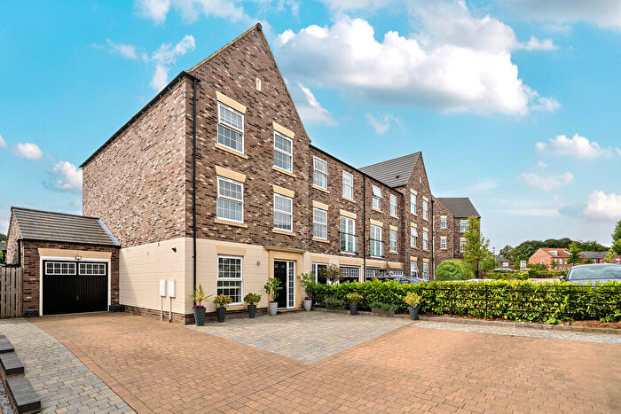 4 Bedroom Semi Detached House For Sale In Leconfield Drive, Wetherby, LS22