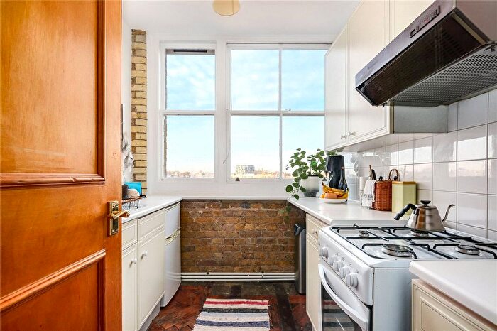 1 Bedroom Flat For Sale In Colonnades Apartments, Sylvester Road, London, E8