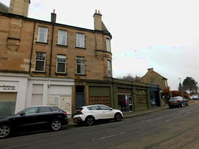 3 Bedroom Flat To Rent In Craiglea Drive, Edinburgh, EH10