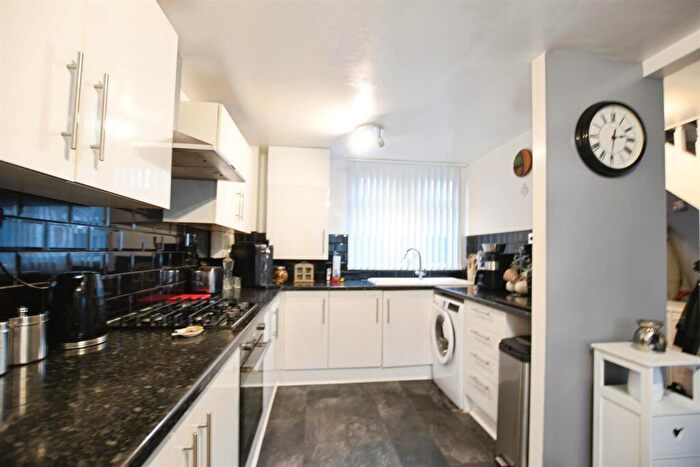 3 Bedroom End Of Terrace House For Sale In Stroud Crescent West, Bransholme, Hull, HU7