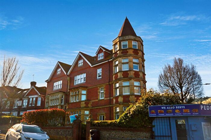 2 Bedroom Flat To Rent In Old Orchard Road, Eastbourne, BN21