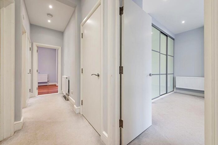 2 Bedroom Apartment To Rent In Aberdare Gardens, South Hampstead, London, NW6
