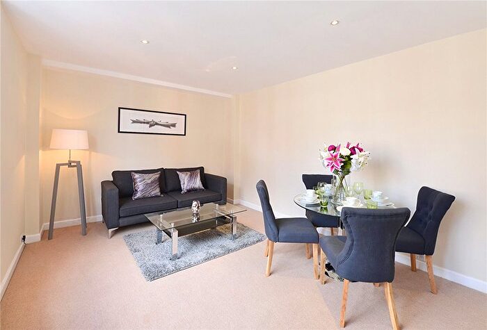 1 Bedroom Flat To Rent In Hill Street, Mayfair, London, W1J