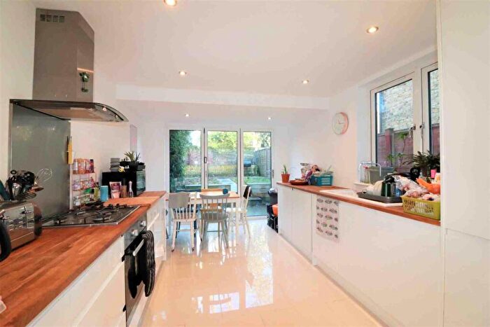 4 Bedroom House To Rent In Montrave Road, Penge, SE20