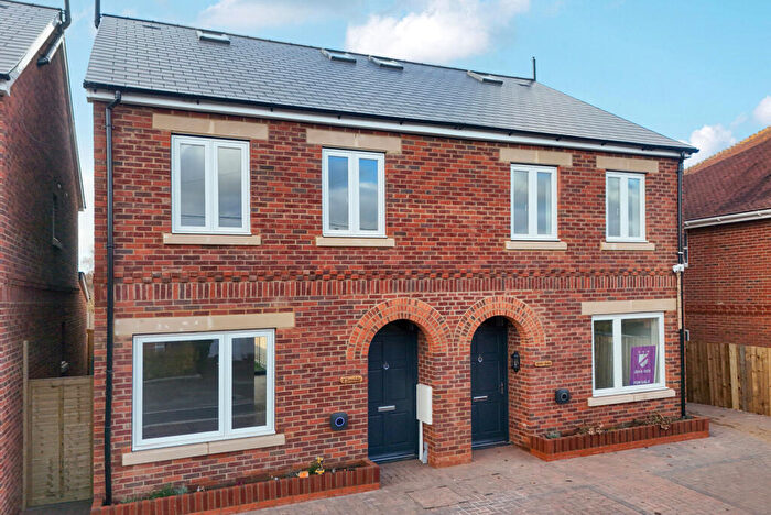 3 Bedroom Semi-Detached House For Sale In Windmill Road, Mortimer Common, Reading, Berkshire, RG7