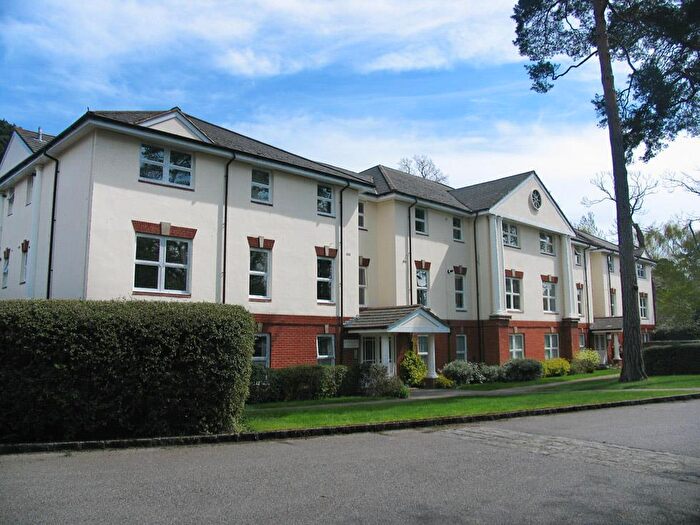 2 Bedroom Apartment To Rent In The Byfrons, Farnborough, GU14
