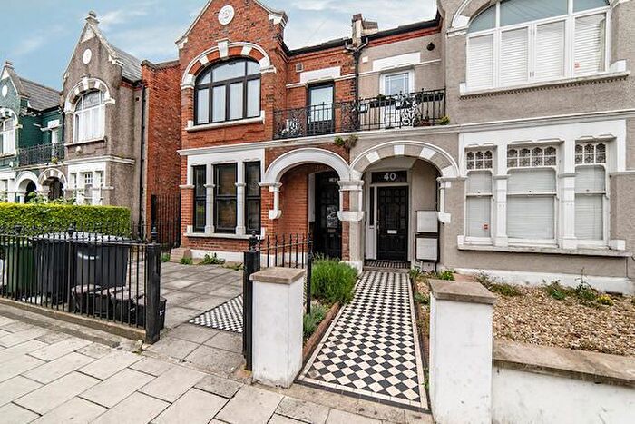 2 Bedroom Flat To Rent In Gleneldon Road, Streatham, SW16
