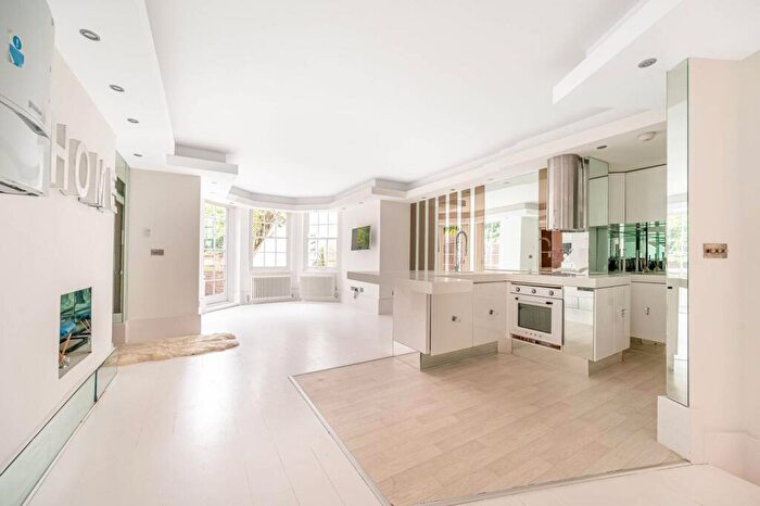 3 Bedroom Flat To Rent In Lindfield Gardens, Hampstead, London, NW3