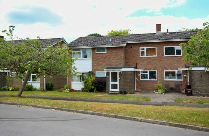 2 Bedroom Flat To Rent In Rowans Park, Lymington, Hampshire, SO41