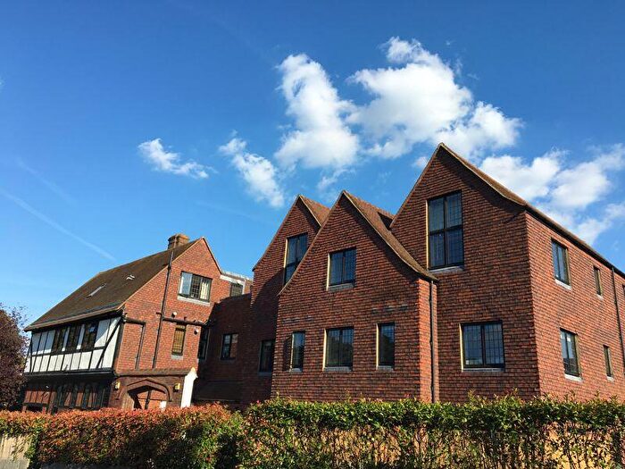2 Bedroom Flat To Rent In Epsom, KT17