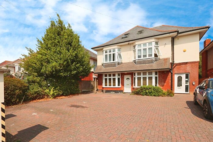 2 Bedroom Flat For Sale In Lowther Road, Bournemouth, BH8
