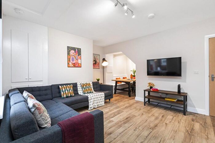 6 Bedroom House To Rent In Cardigan Road, Leeds, LS6