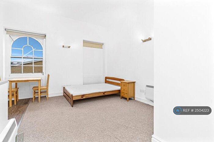 Studio To Rent In North Road, London, N7