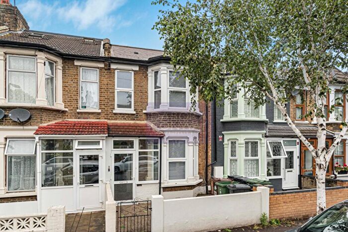 2 Bedroom Terraced House To Rent In Malta Road, Leyton, E10