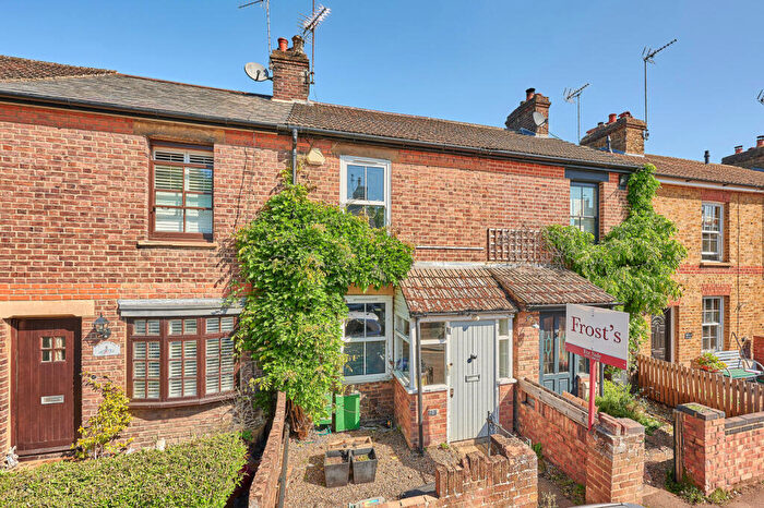 2 Bedroom Terraced House For Sale In Branch Road, Park Street, St. Albans, Hertfordshire, AL2