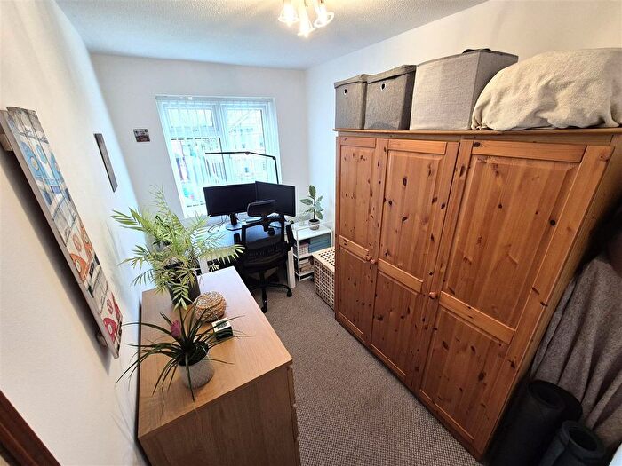 2 Bedroom Flat For Sale In Sea View Road, Parkstone, Poole, BH12