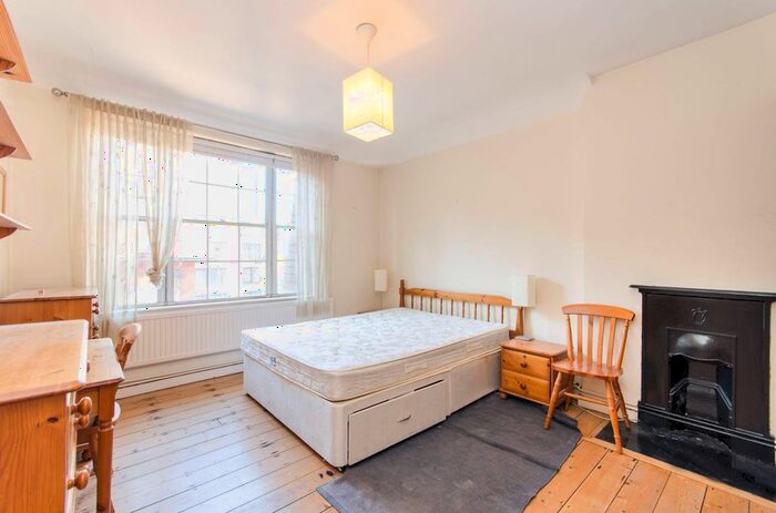 2 Bedroom Flat To Rent In Hortensia Road, Chelsea, London, SW10