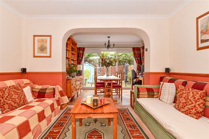 1 Bedroom Terraced House For Sale In Grosvenor Gardens, Billericay, Essex, CM12