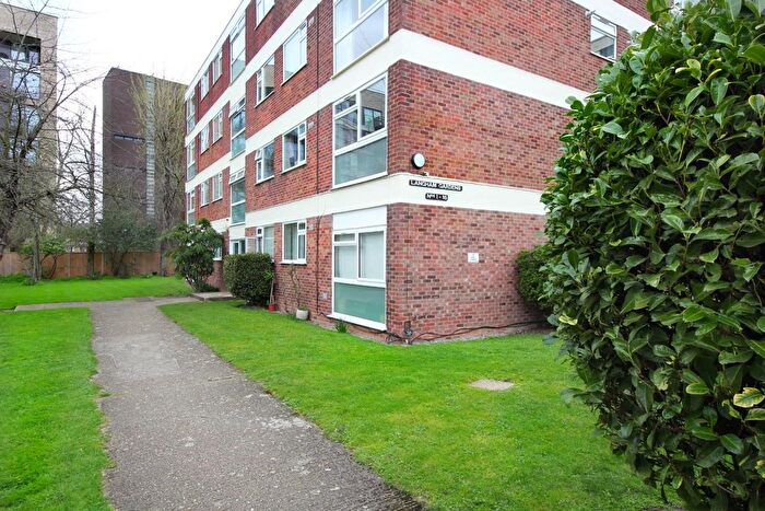 2 Bedroom Flat To Rent In Langham Gardens, London, W13