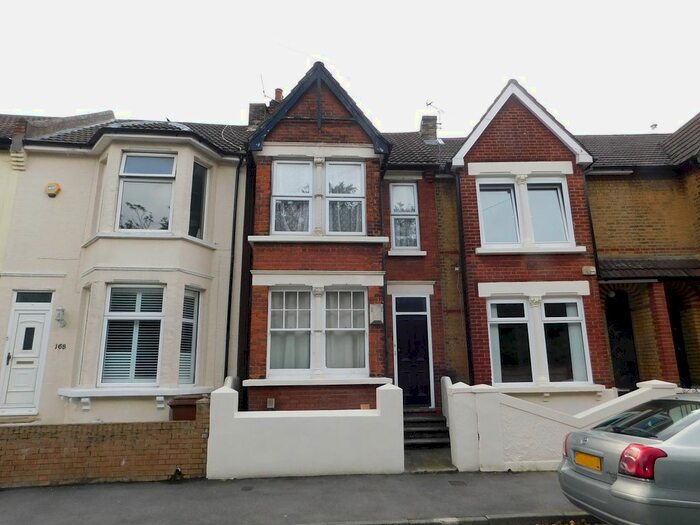 1 Bedroom Flat To Rent In Windmill Road, Gillingham, ME7