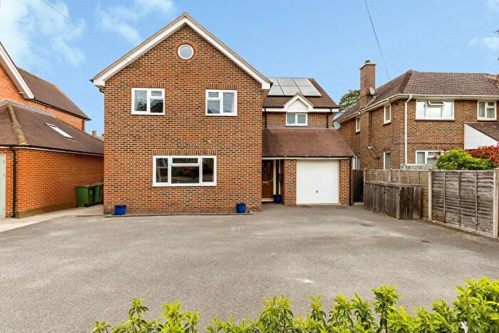 5 Bedroom Detached House For Sale In Daux Avenue, Billingshurst, RH14