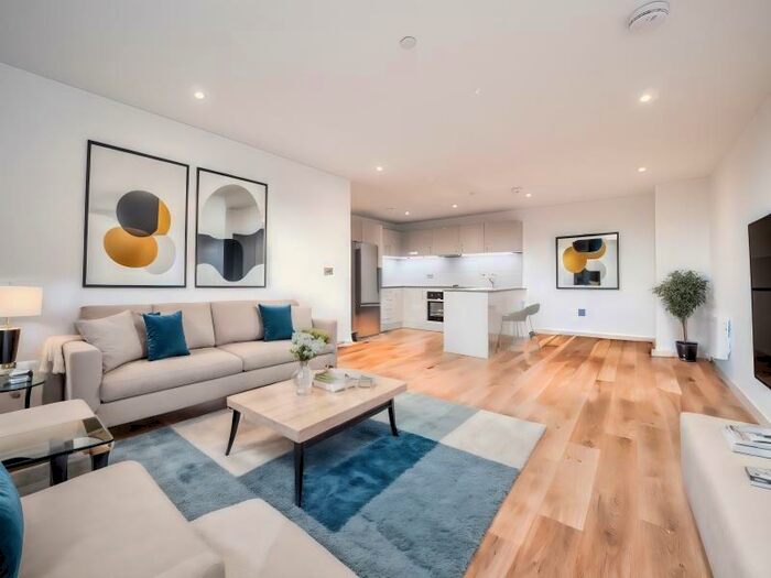 3 Bedroom Apartment To Rent In Flat :: The Quarters, M1