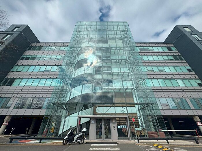 2 Bedroom Flat To Rent In Great West Road, Brentford, London, TW8