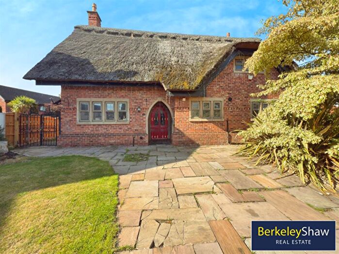 3 Bedroom Detached House For Sale In Village Courts, Bootle, L30