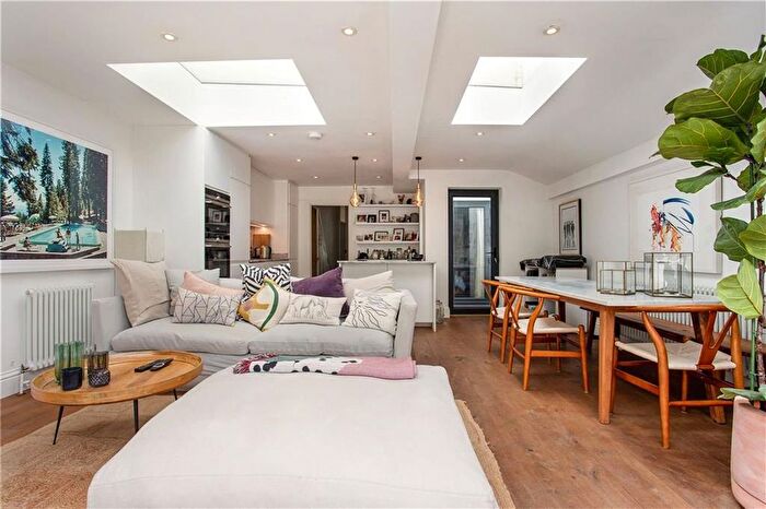 2 Bedroom Flat For Sale In St Dunstans Road, Barons Court, W6