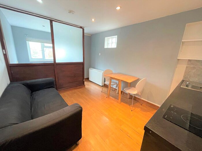 1 Bedroom Flat To Rent In Hornsey Road, Islington, N19