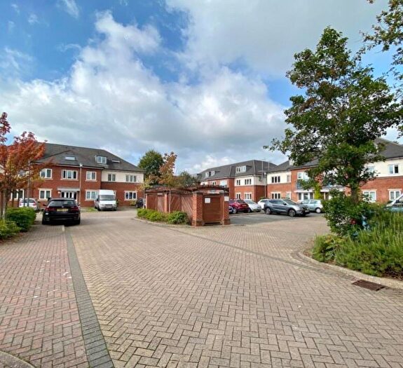2 Bedroom Flat To Rent In Marshland Square, Emmer Green, RG4