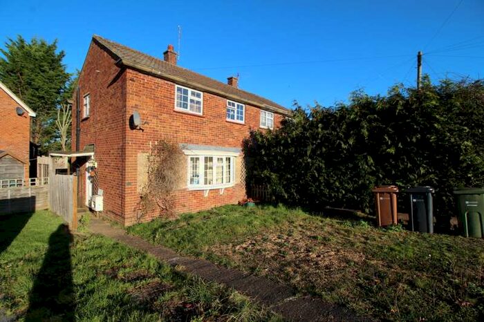 3 Bedroom End Of Terrace House To Rent In Homestall, Guildford, Surrey, GU2