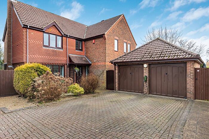5 Bedroom Detached House For Sale In Todd Close, Holmer Green, HP15