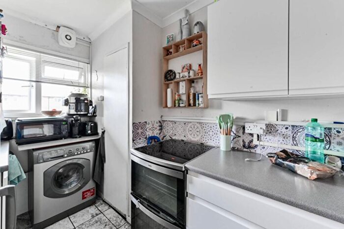 1 Bedroom Flat For Sale In Crosbie House, Prospect Hill, Walthamstow, London, E17