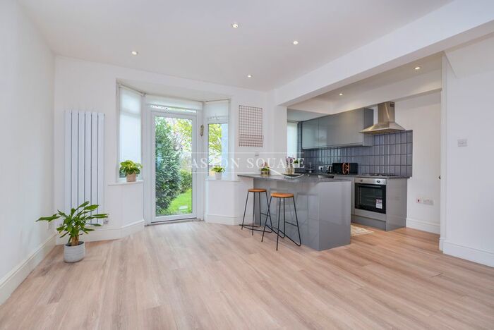 3 Bedroom Semi-Detached House To Rent In Selborne Gardens, London, NW4