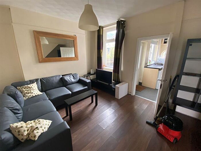 4 Bedroom Semi-Detached House To Rent In Raymond Terrace Treforest, Pontypridd, CF37